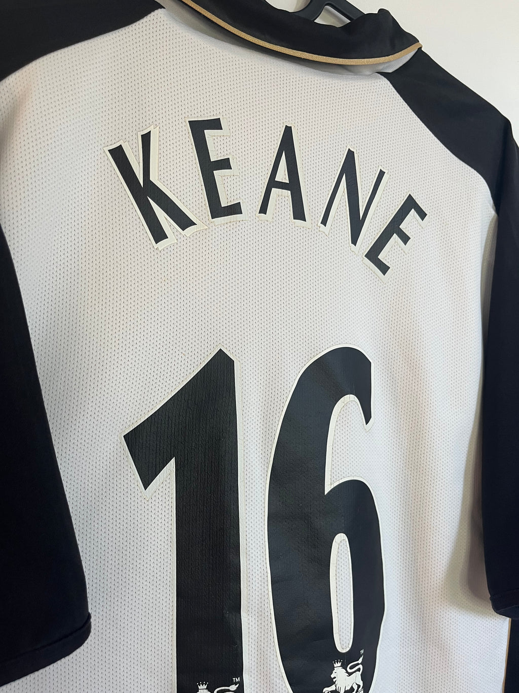 Roy Keane - Manchester United 2001/02 away (L)