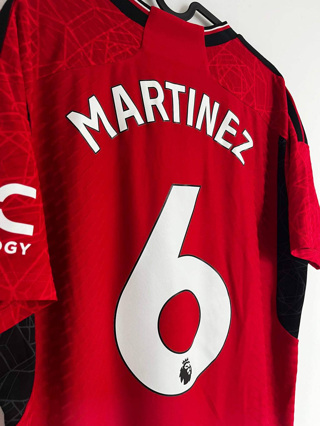 Lisandro Martinez - Manchester United 2023/24 authentic home (L)