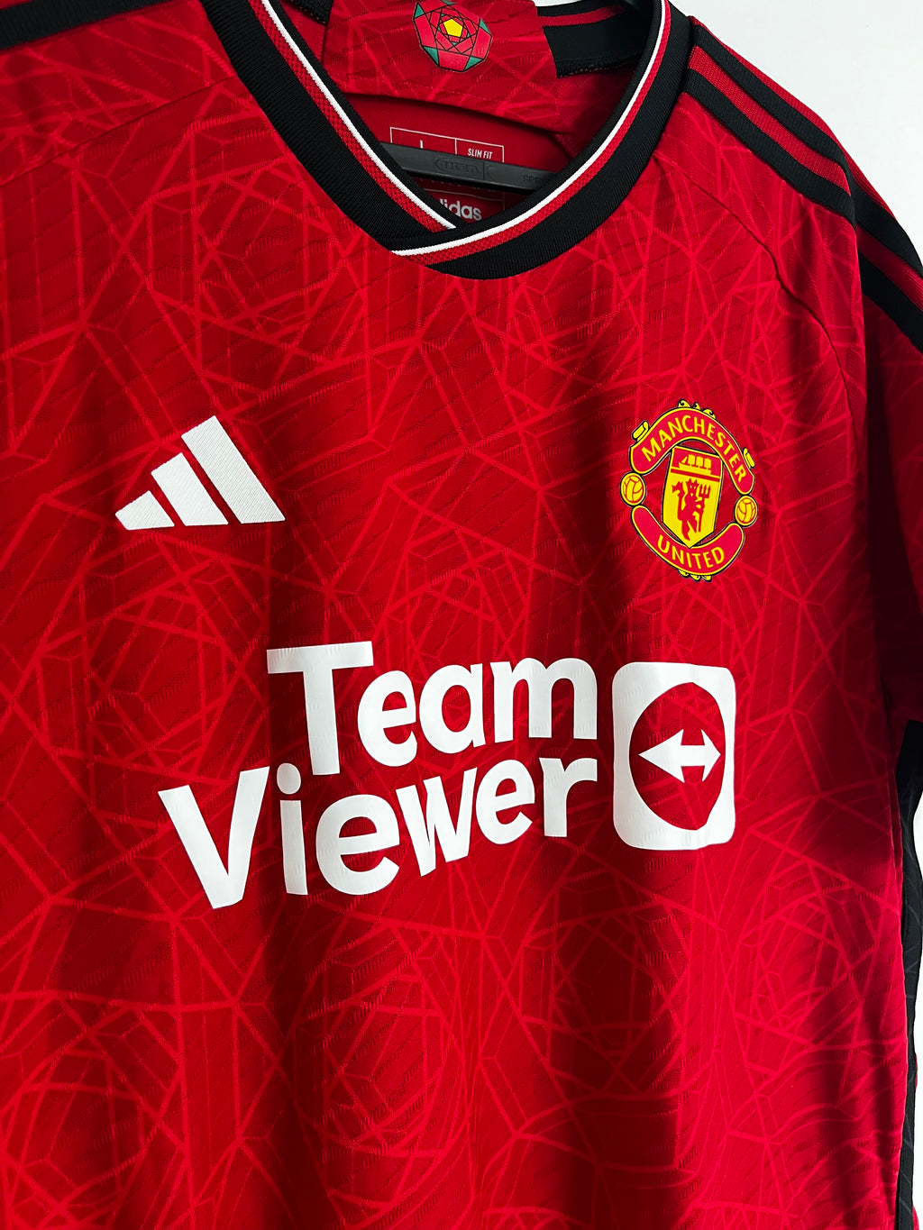 Lisandro Martinez - Manchester United 2023/24 authentic home (L)