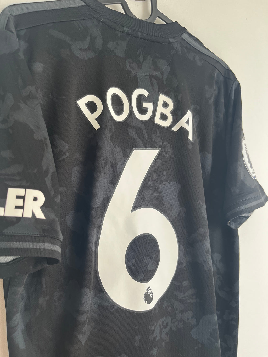 Paul Pogba - Manchester United 2019/20 Third Shirt (M)