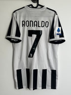 Cristiano Ronaldo - Juventus 2021/22 hjemme (M)